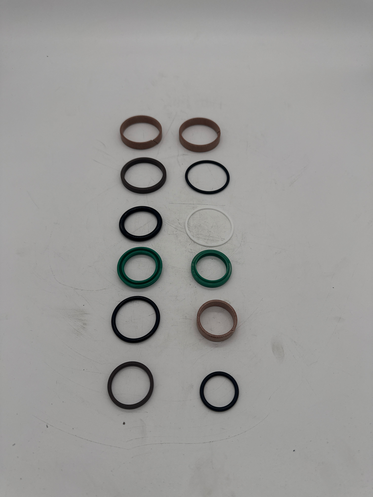 Seal kit for arm cylinder – R319 / R325